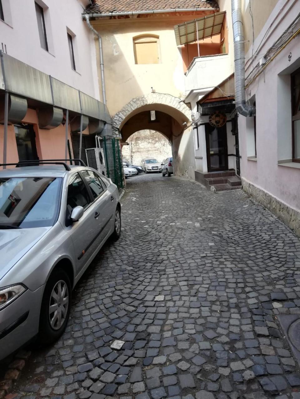 Leyla Hostel Braşov Esterno foto