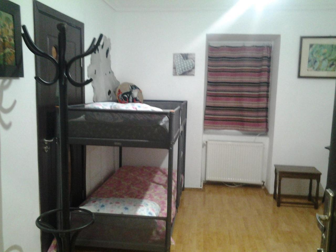 Leyla Hostel Braşov Esterno foto