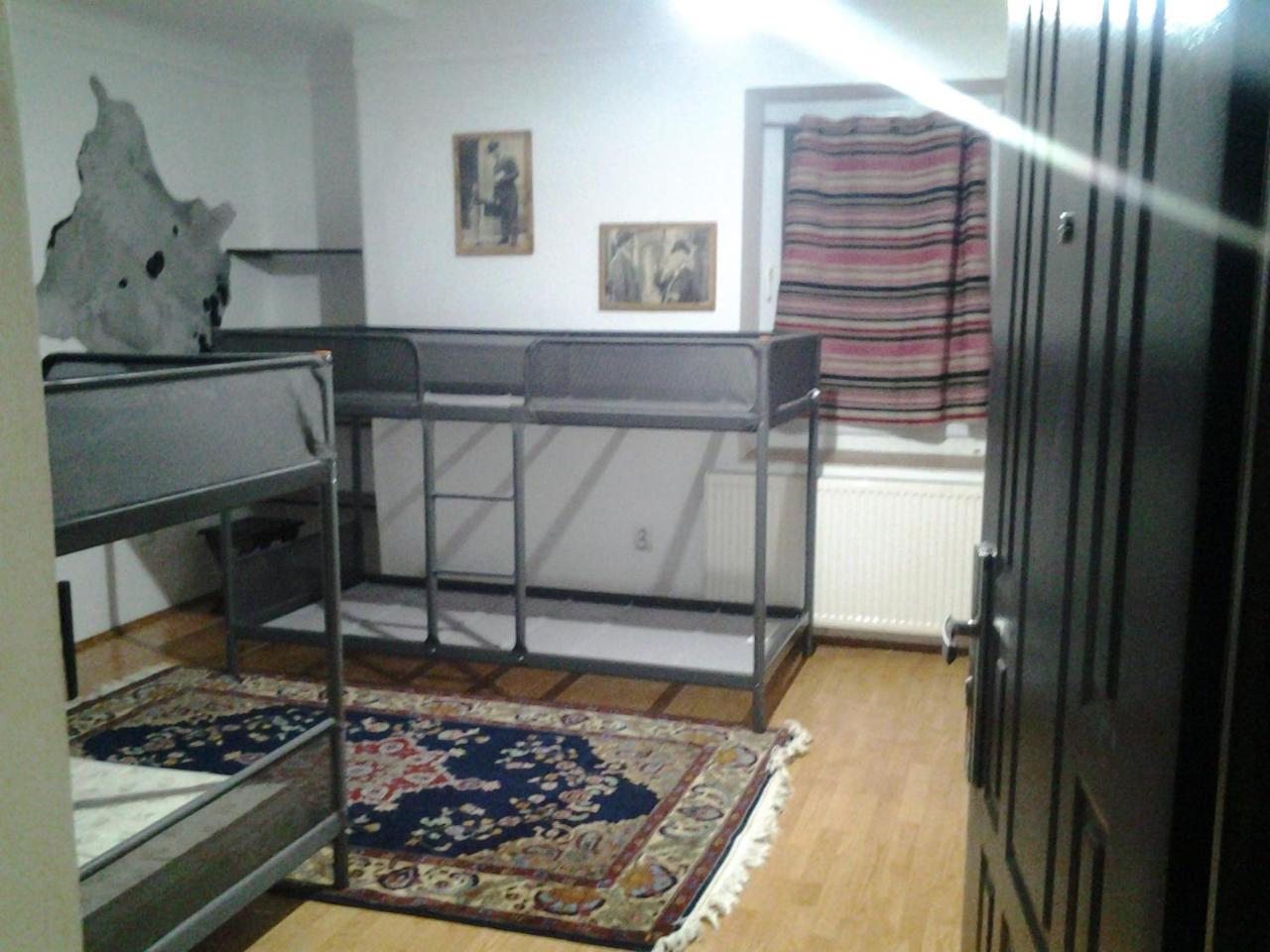 Leyla Hostel Braşov Esterno foto