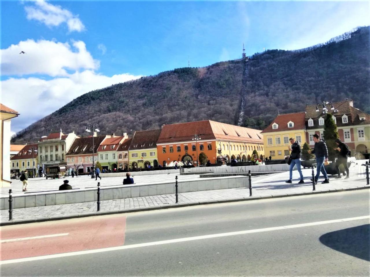Leyla Hostel Braşov Esterno foto