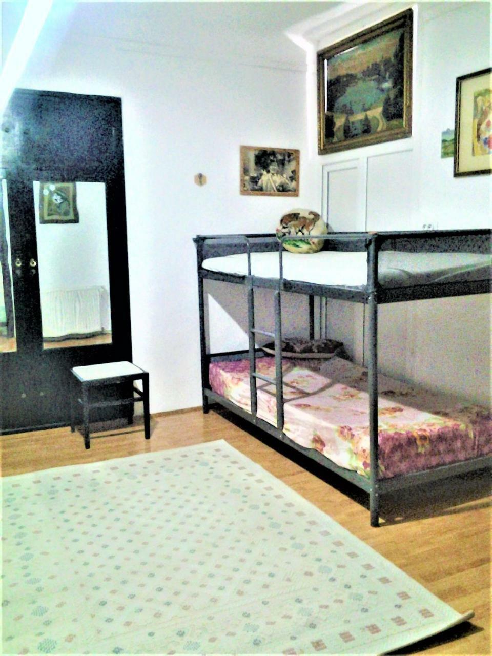 Leyla Hostel Braşov Esterno foto