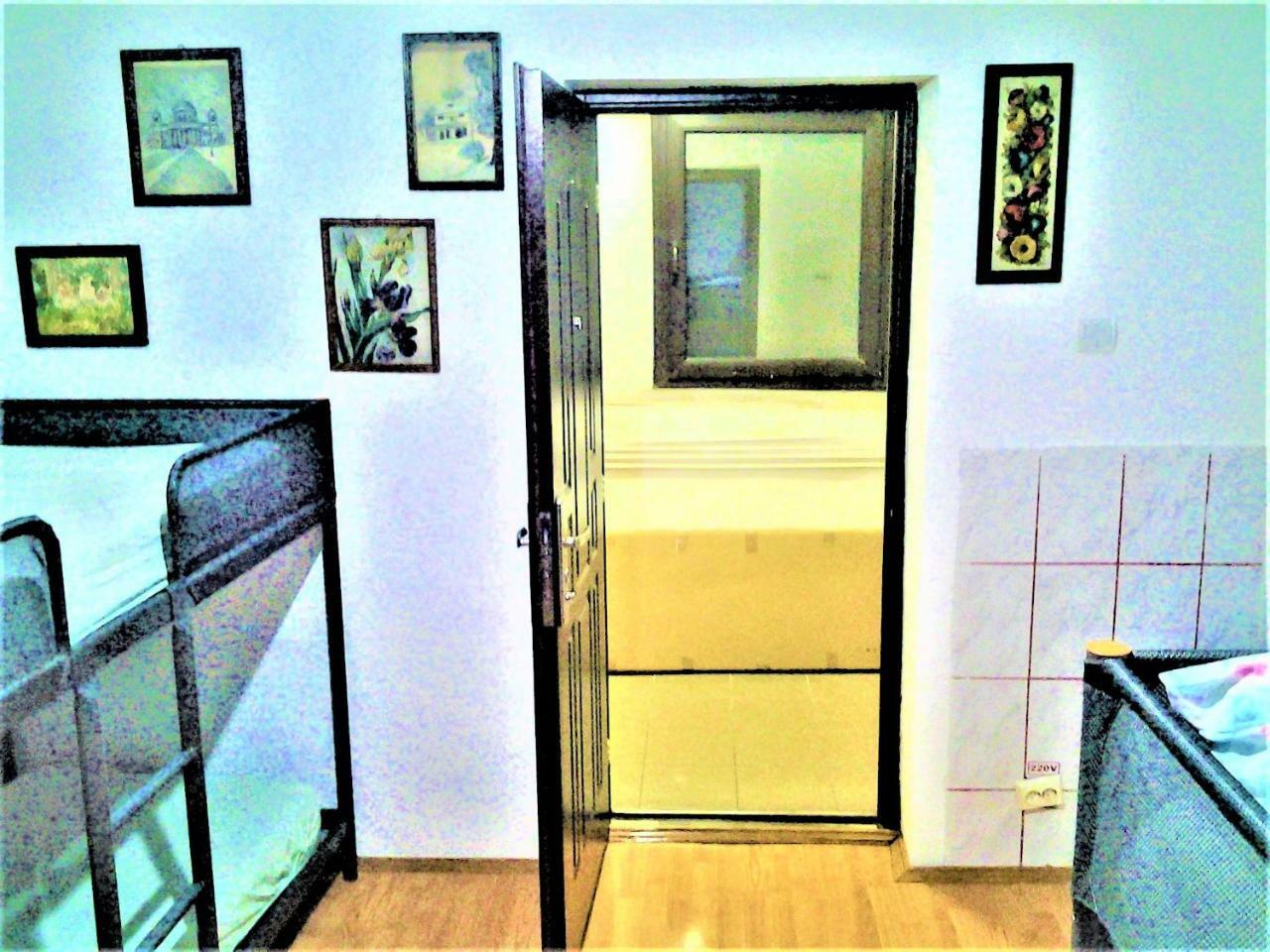 Leyla Hostel Braşov Esterno foto