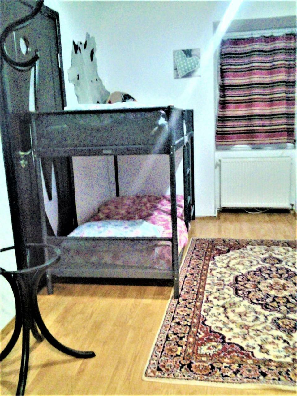 Leyla Hostel Braşov Esterno foto